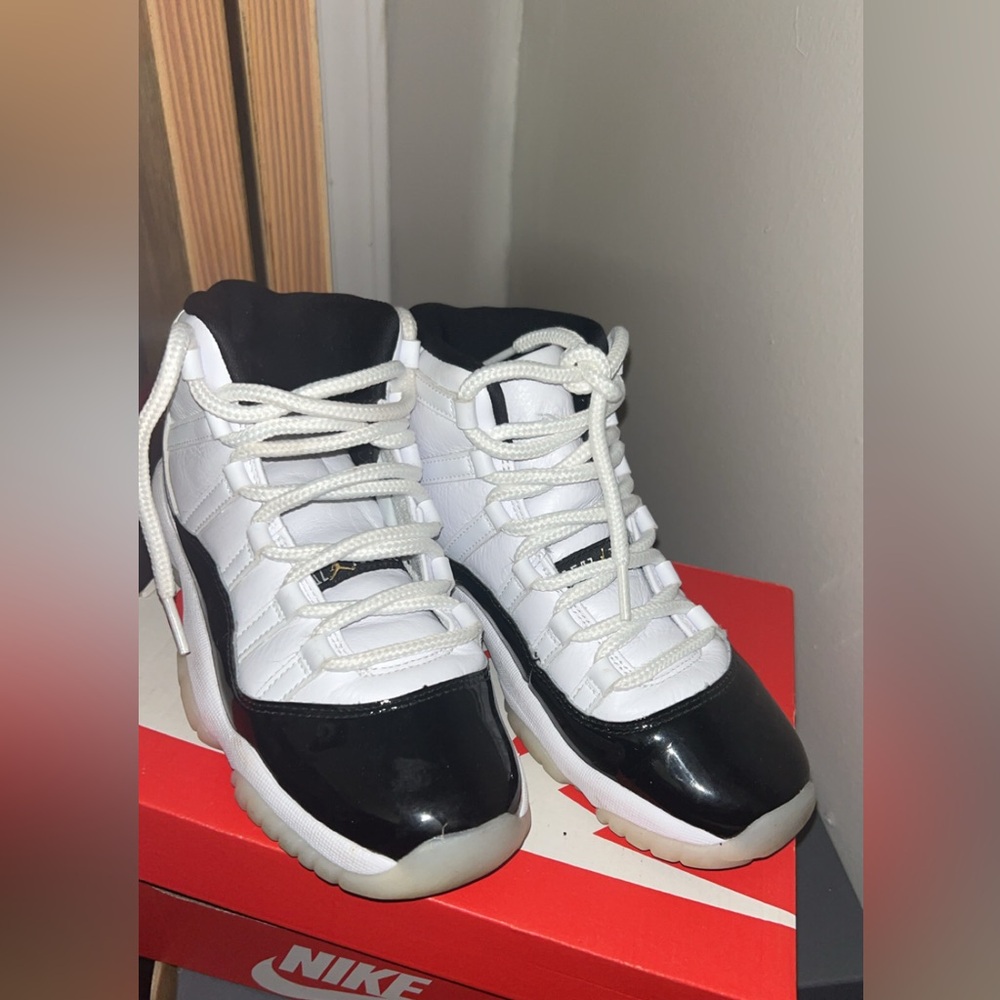Gradeschool Jordan 11 size 4.5